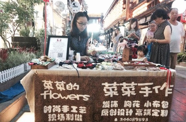 80后女孩李倩：手工的蝴蝶結擺地攤蝴蝶結編織小本創(chuàng)業(yè)夢