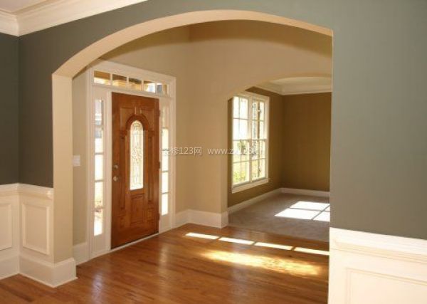 立秋之后，裝修卻開(kāi)始&ldquo;熱&rdquo;了起來(lái)。不少有經(jīng)驗(yàn)的人士喜歡秋季裝修，圖的是氣候干燥，木質(zhì)板材不易返潮，涂料、油漆容易干等便利