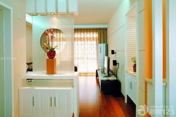 小戶型如何裝修省錢——玄關隔屏用鞋柜替代