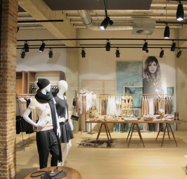 服裝連鎖店設(shè)計(jì)需要講究休閑時(shí)尚空間（組圖）_安徽三鼎建筑裝飾工程有限公司