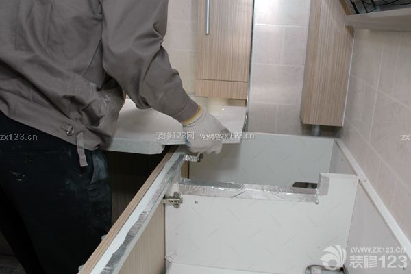 整體櫥柜安裝至臺(tái)面安裝