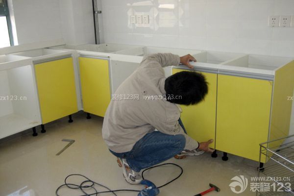 整體櫥柜安裝至地柜安裝