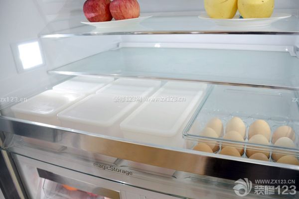 冰箱不啟動的原因2、電源電壓問題