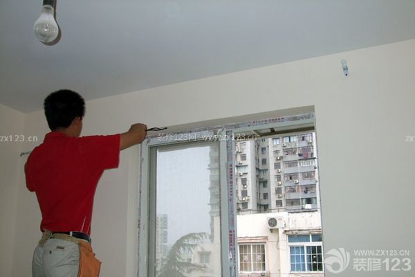 窗簾桿安裝步驟1、確定掛窗簾方式